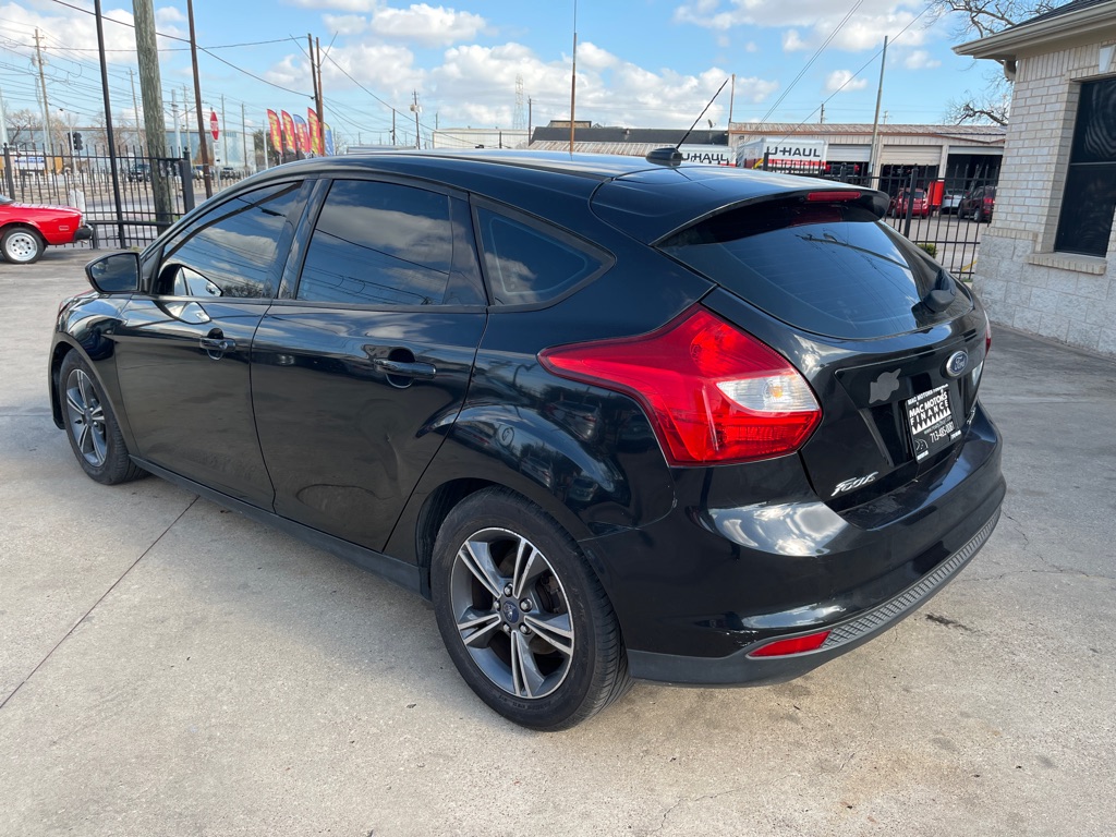 Photo 35 of this FORD FOCUS