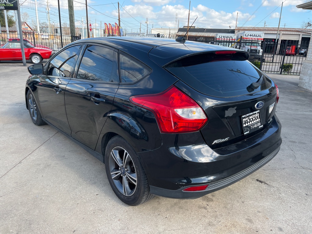 Photo 31 of this FORD FOCUS