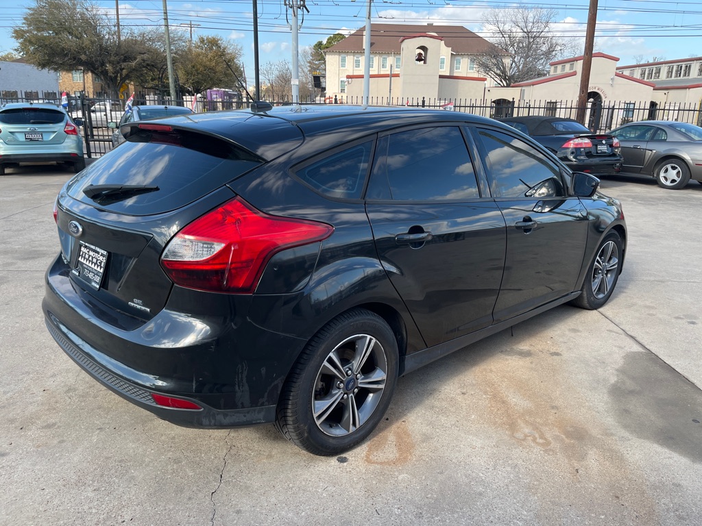 Photo 11 of this FORD FOCUS
