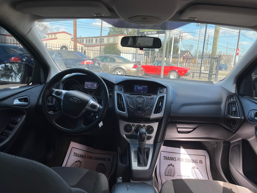 Photo 19 of this FORD FOCUS
