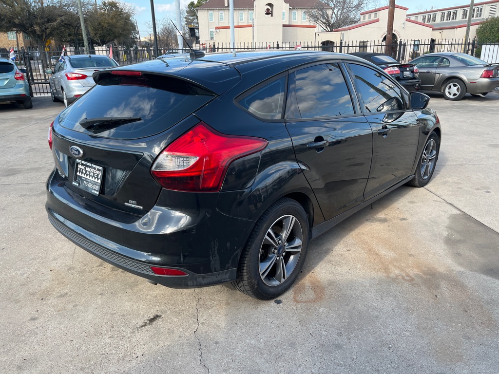 Photo 32 of this FORD FOCUS
