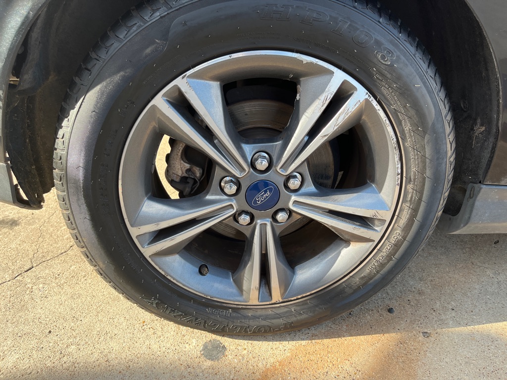 Photo 38 of this FORD FOCUS