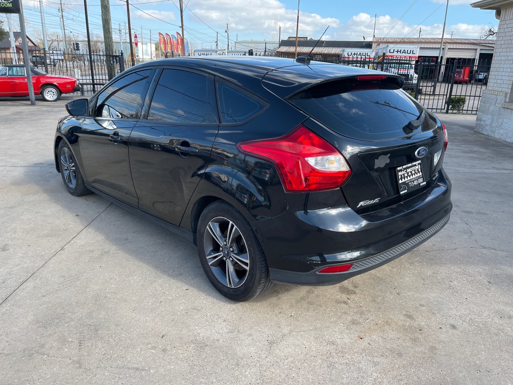 Photo 8 of this FORD FOCUS