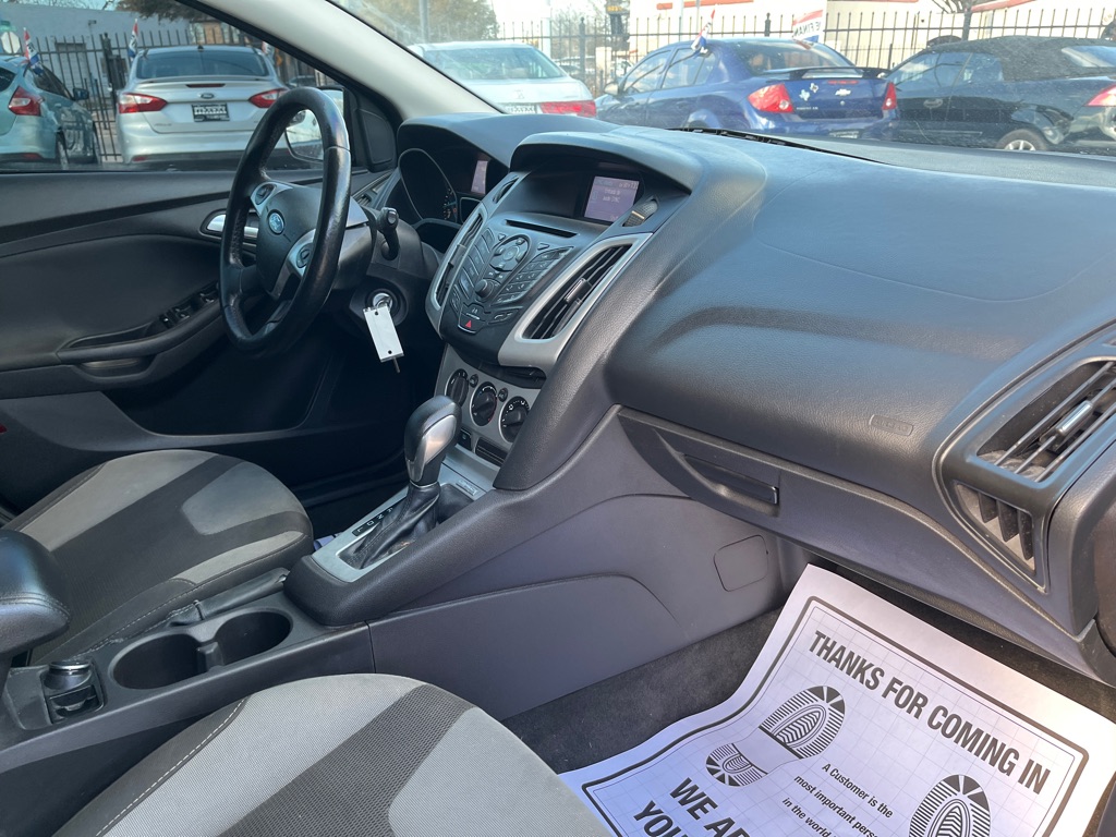 Photo 14 of this FORD FOCUS