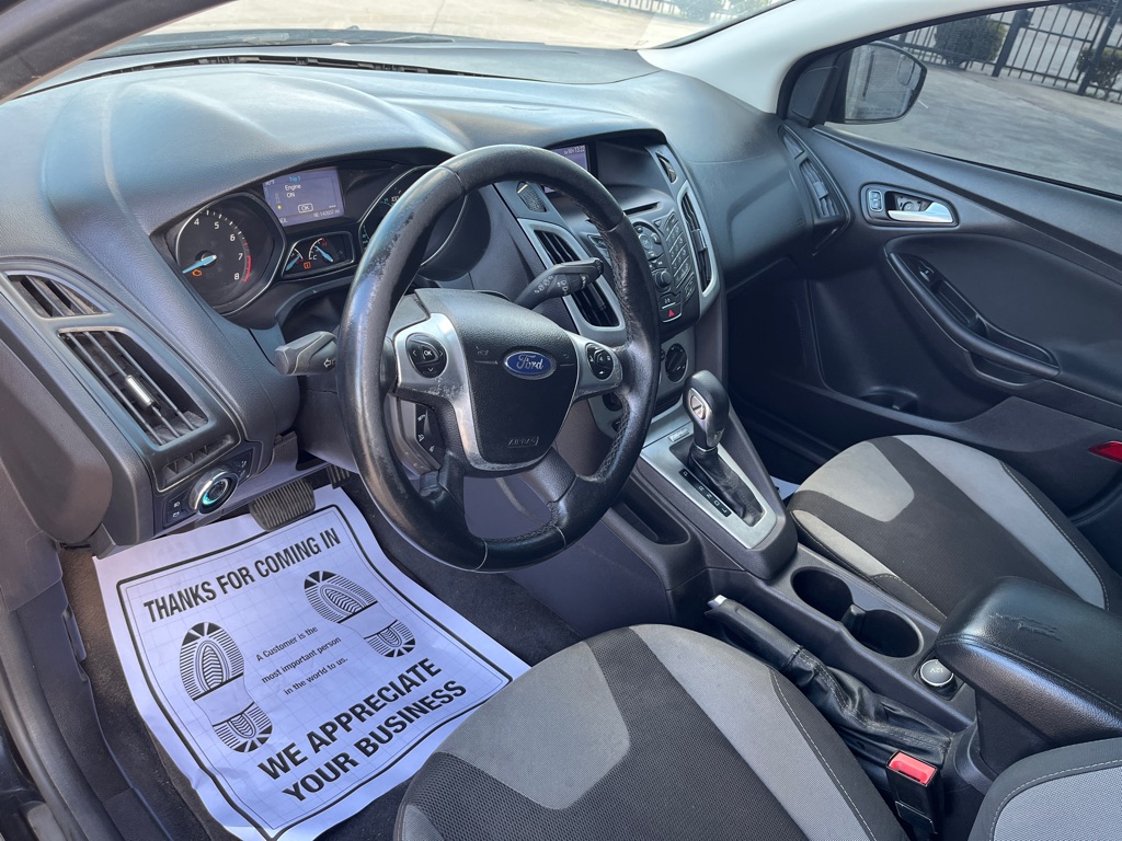 Photo 12 of this FORD FOCUS