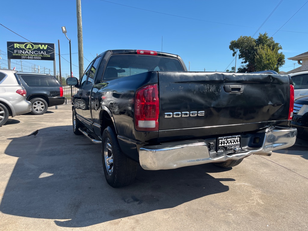 Photo 2 of this DODGE RAM 1500