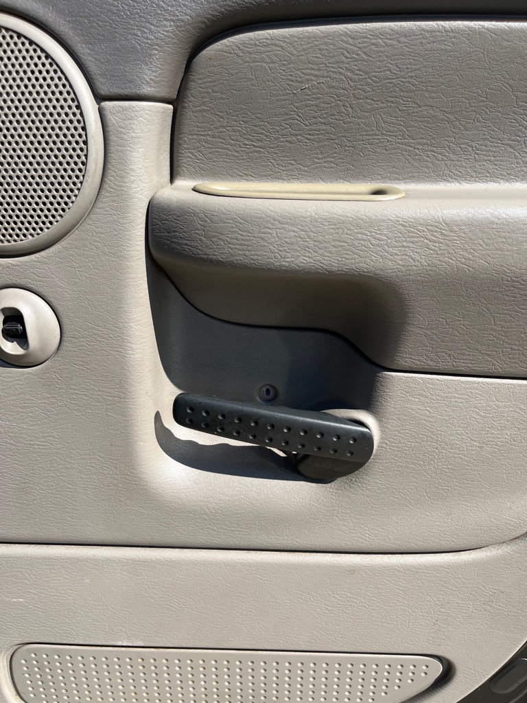 Photo 15 of this DODGE RAM 1500