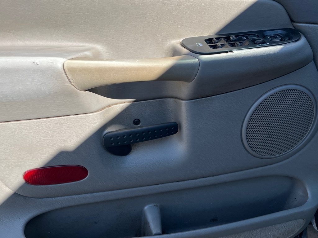 Photo 11 of this DODGE RAM 1500
