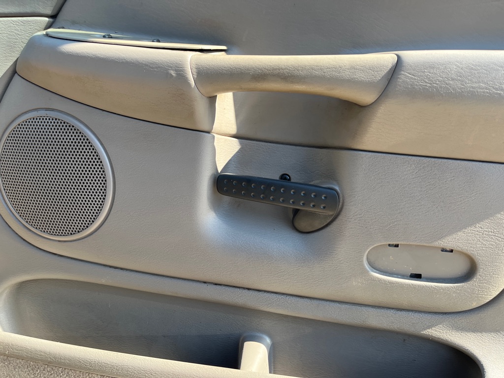 Photo 17 of this DODGE RAM 1500