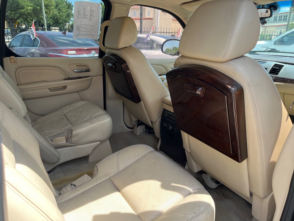 Photo 18 of this CADILLAC ESCALADE
