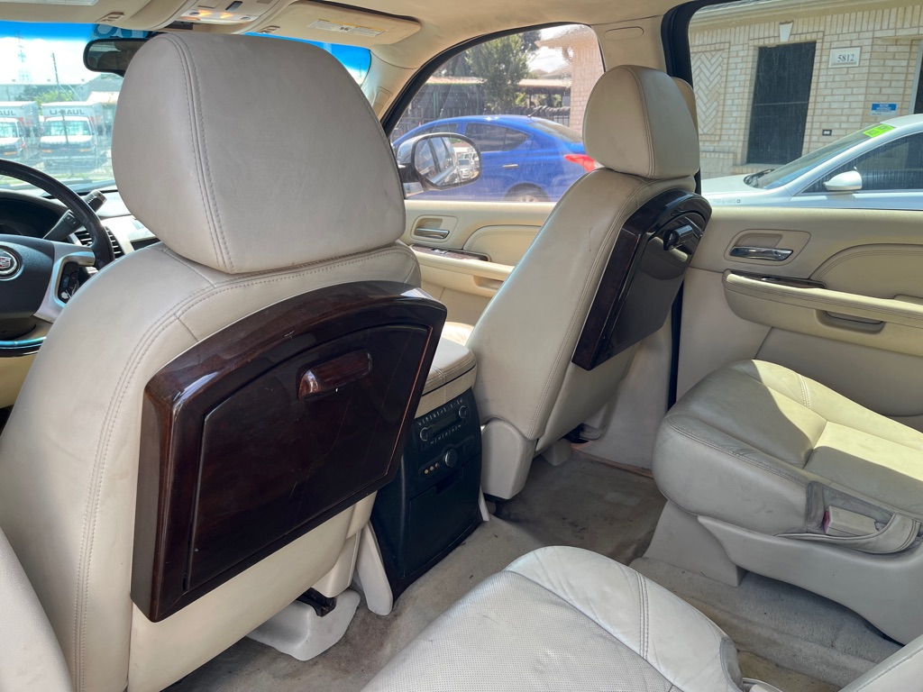 Photo 16 of this CADILLAC ESCALADE