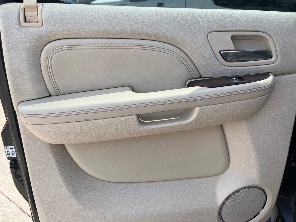 Photo 17 of this CADILLAC ESCALADE
