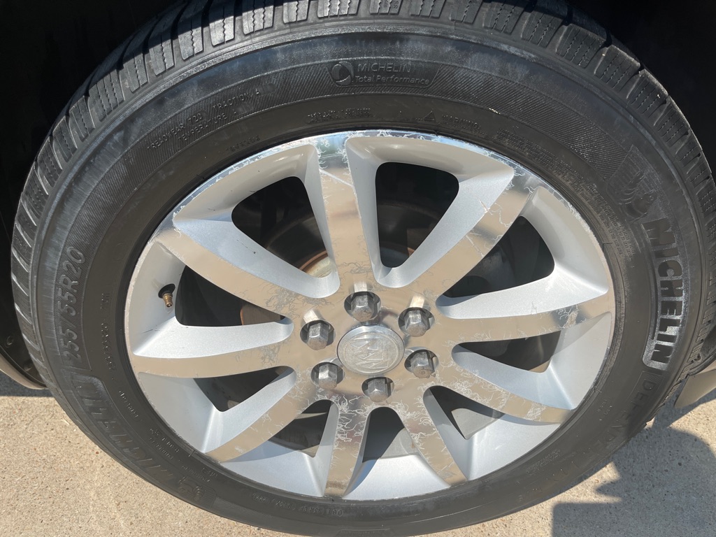 Photo 24 of this BUICK ENCLAVE