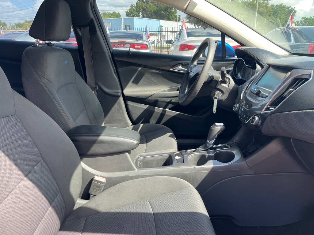 Photo 14 of this CHEVROLET CRUZE