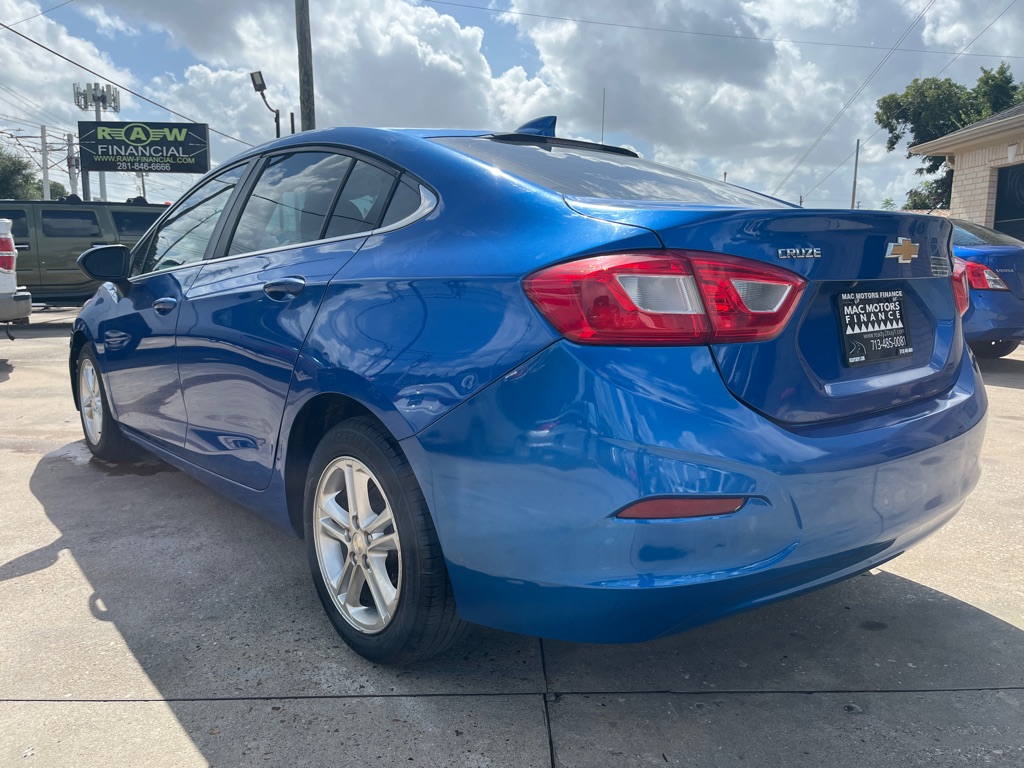 Photo 2 of this CHEVROLET CRUZE