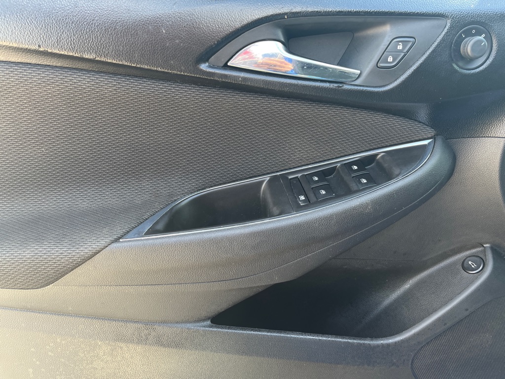 Photo 7 of this CHEVROLET CRUZE