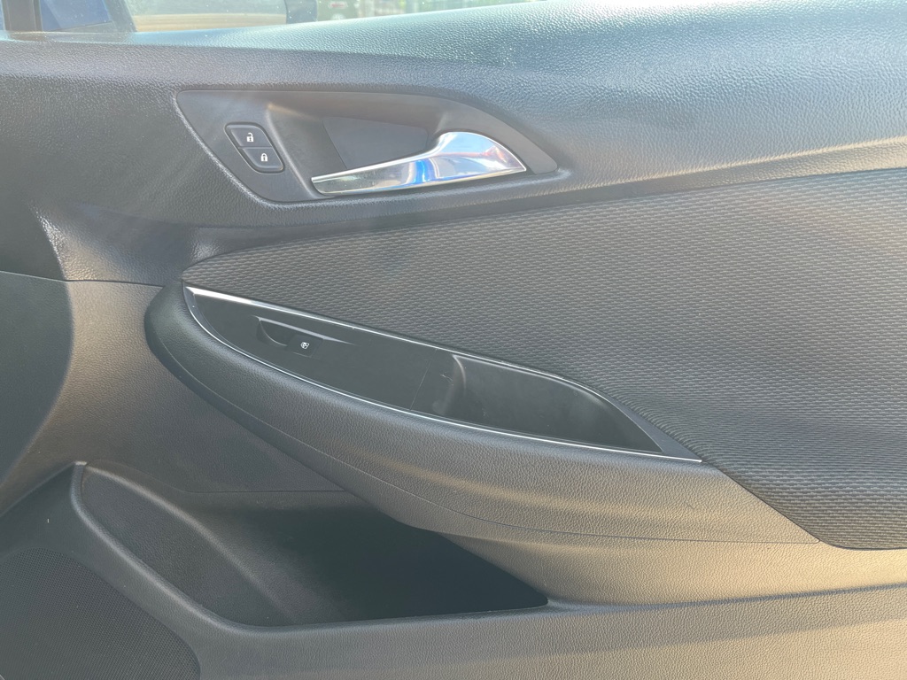 Photo 13 of this CHEVROLET CRUZE