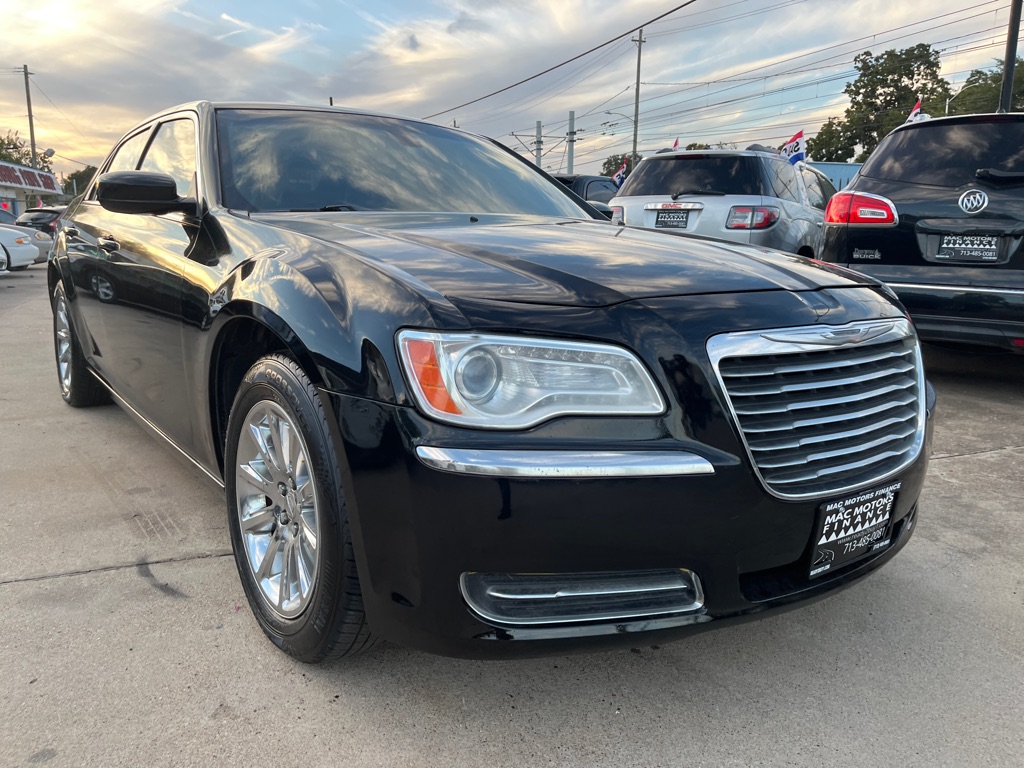 Photo 26 of this CHRYSLER 300