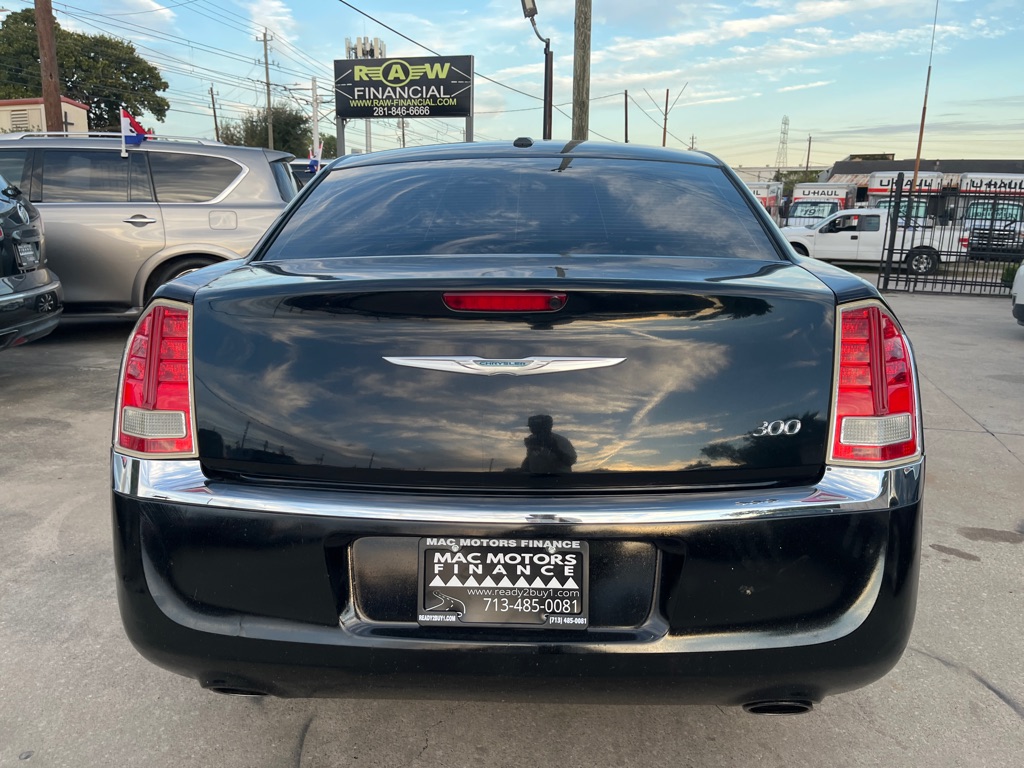 Photo 22 of this CHRYSLER 300