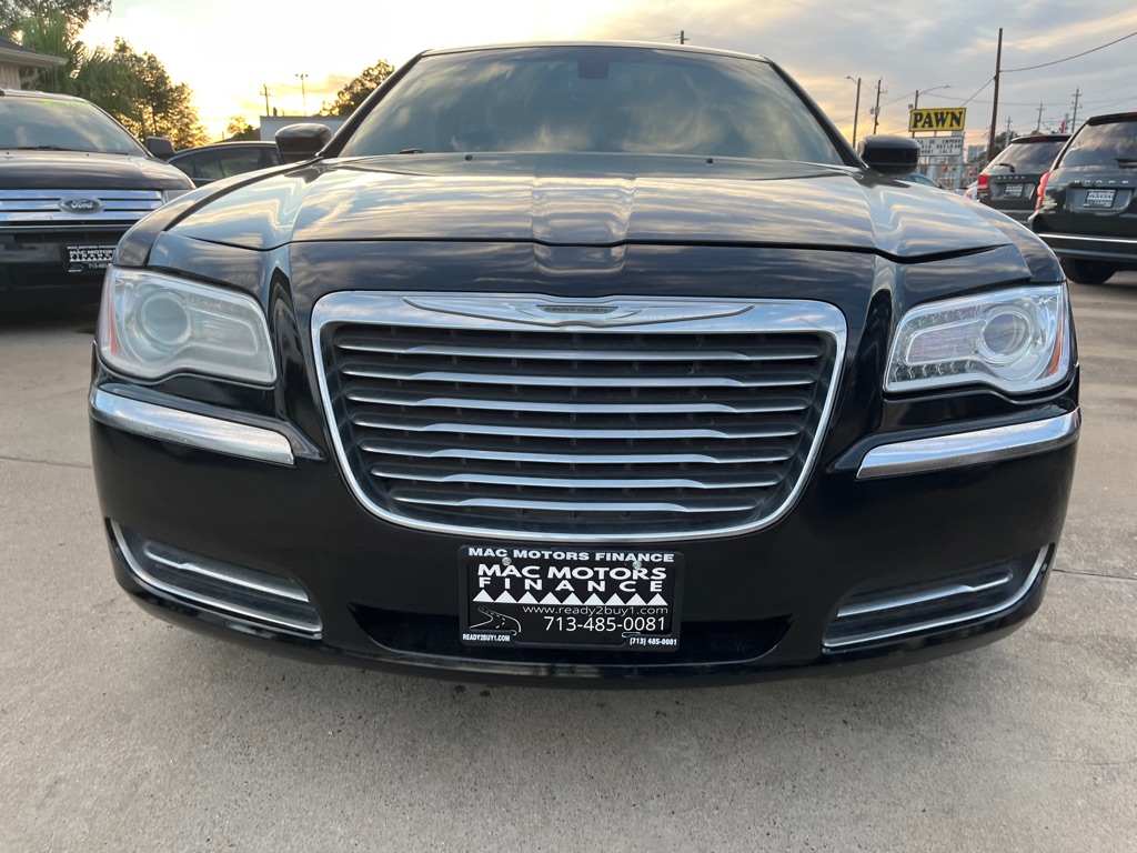 Photo 25 of this CHRYSLER 300