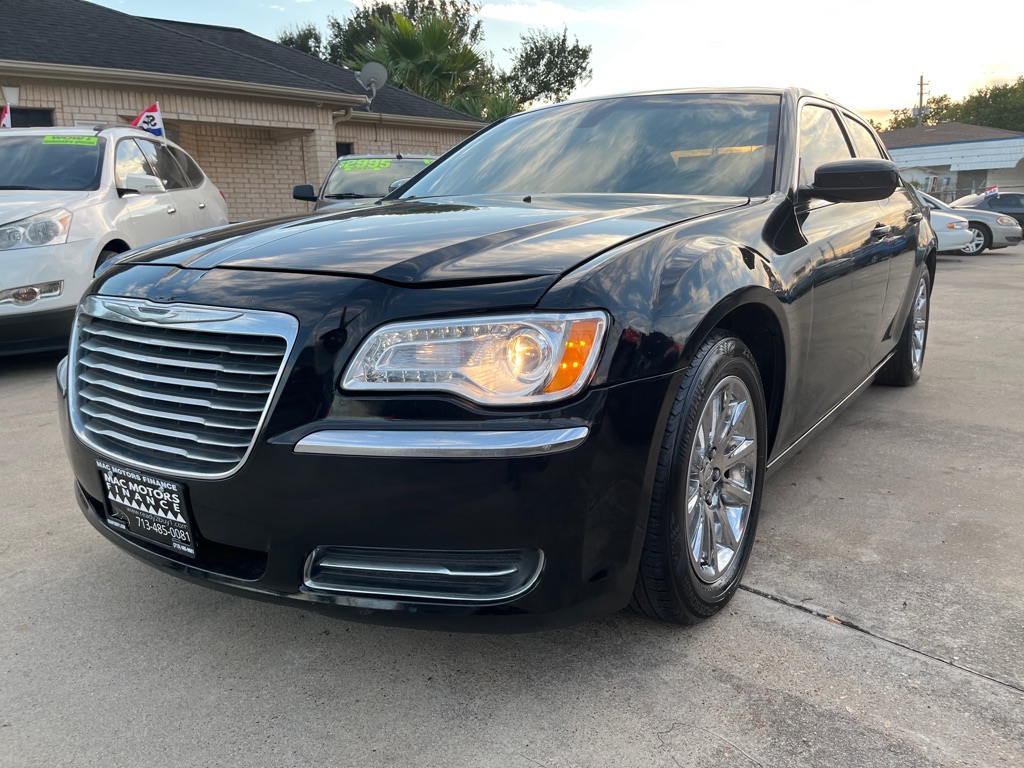 Photo 3 of this CHRYSLER 300