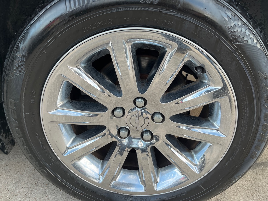 Photo 18 of this CHRYSLER 300