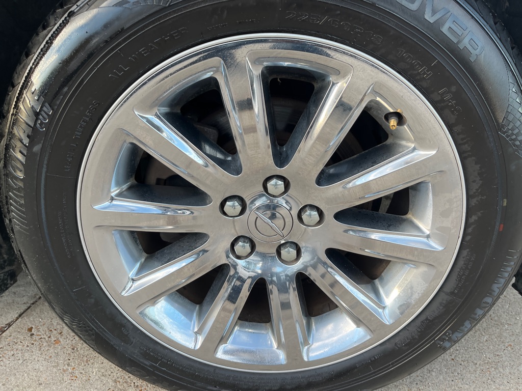 Photo 16 of this CHRYSLER 300