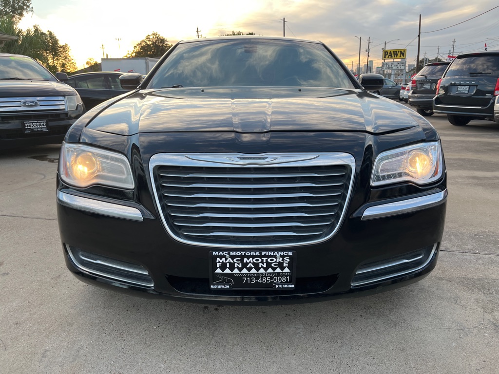 Photo 6 of this CHRYSLER 300