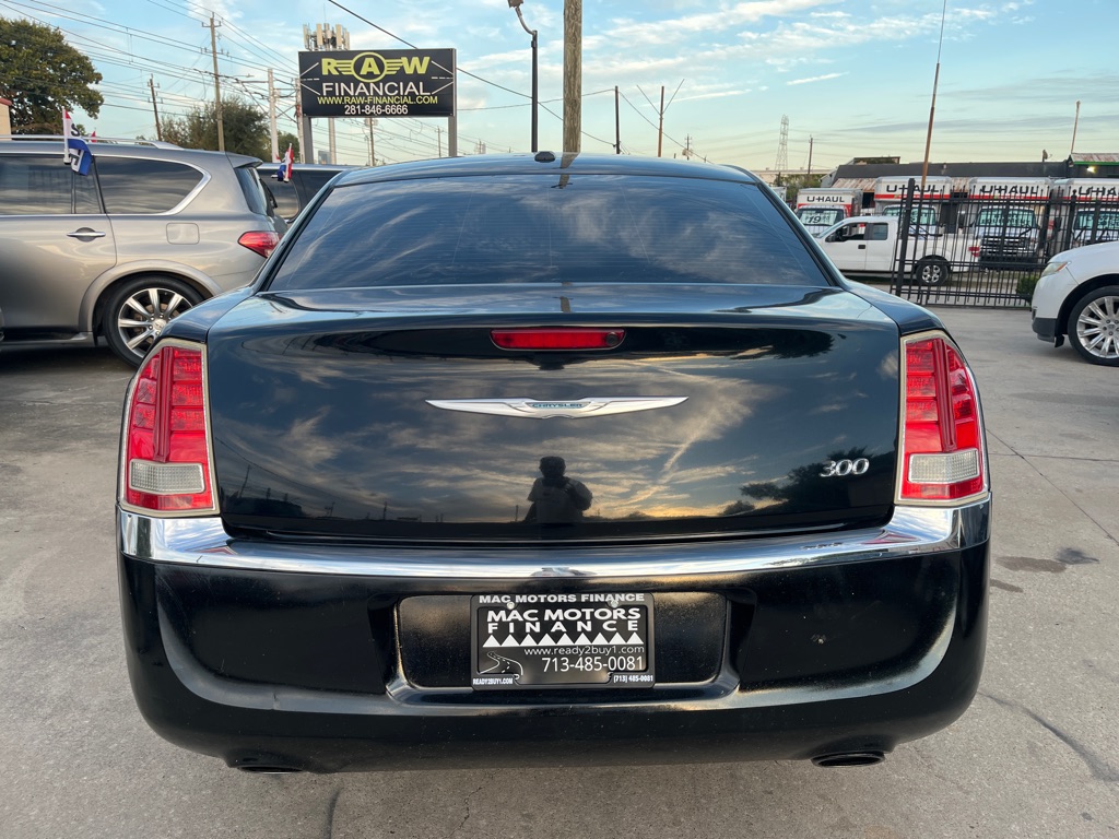Photo 5 of this CHRYSLER 300