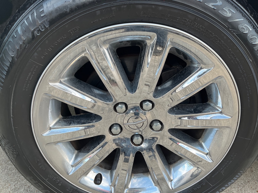 Photo 19 of this CHRYSLER 300