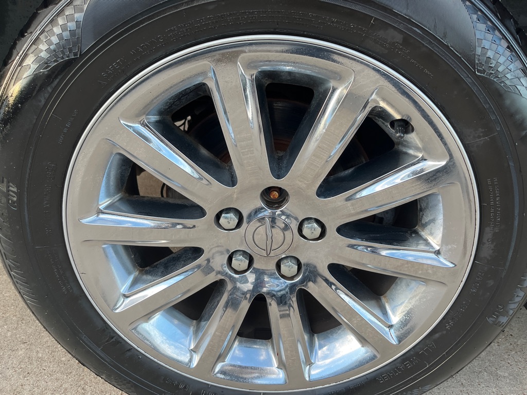 Photo 17 of this CHRYSLER 300