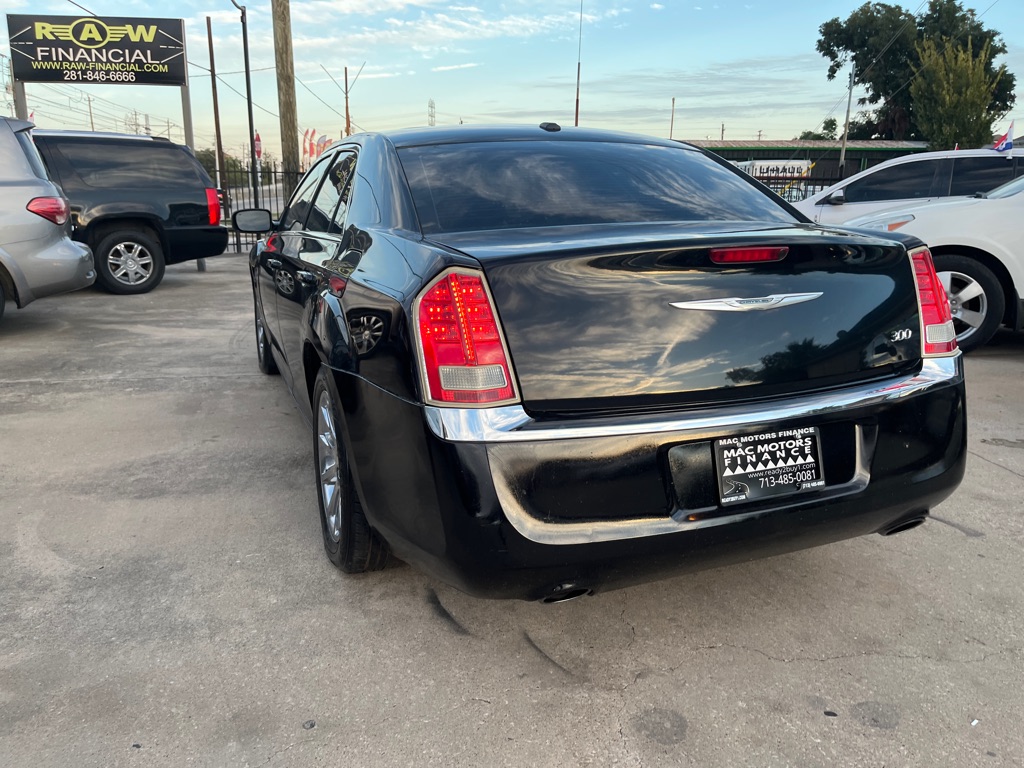 Photo 2 of this CHRYSLER 300