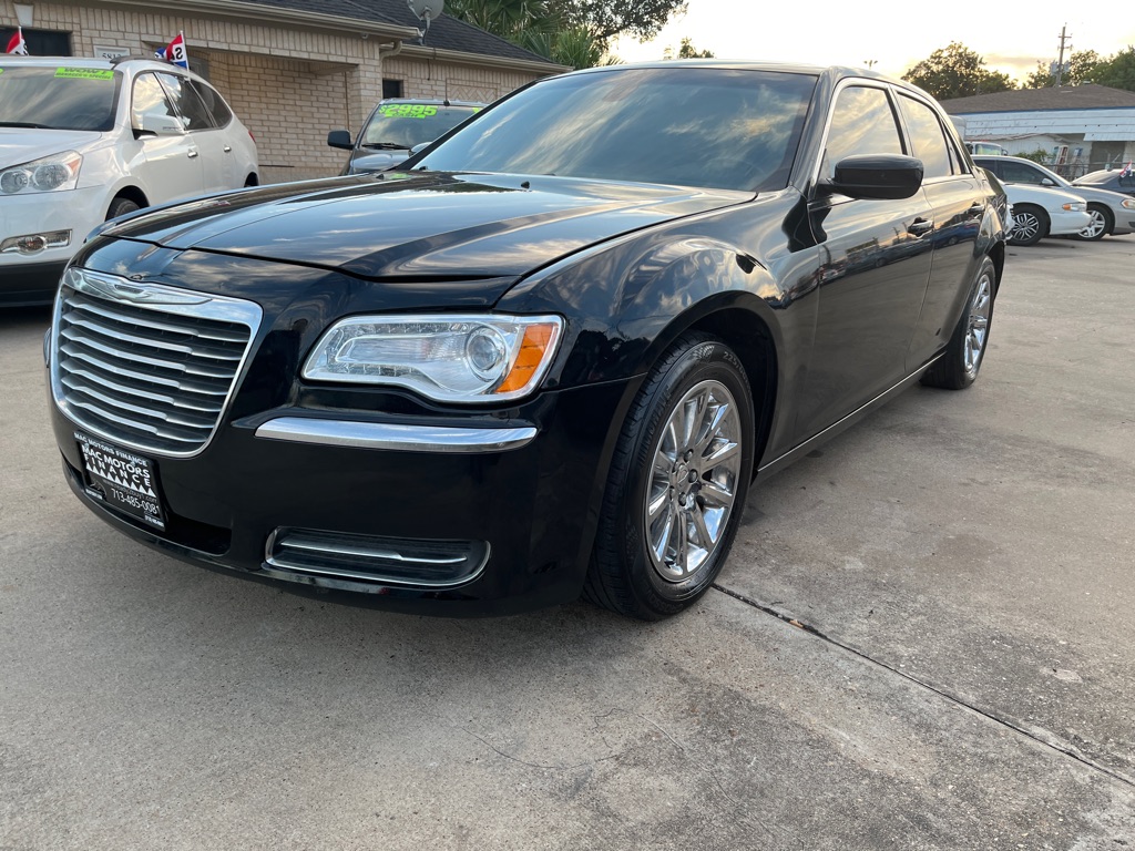Photo 24 of this CHRYSLER 300