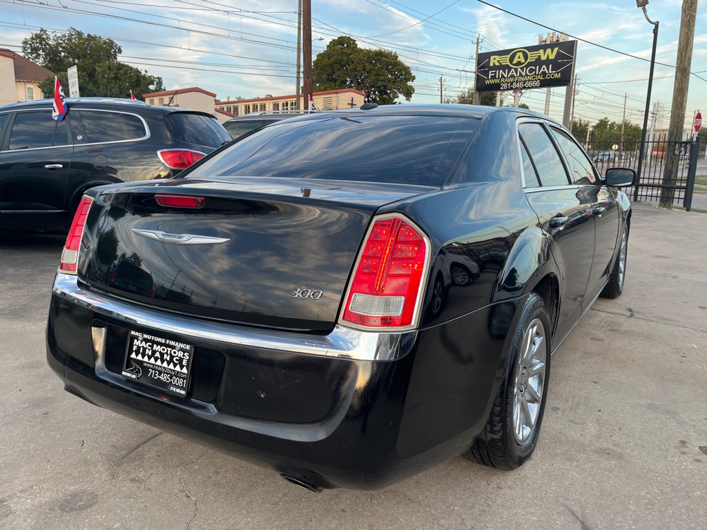 Photo 4 of this CHRYSLER 300