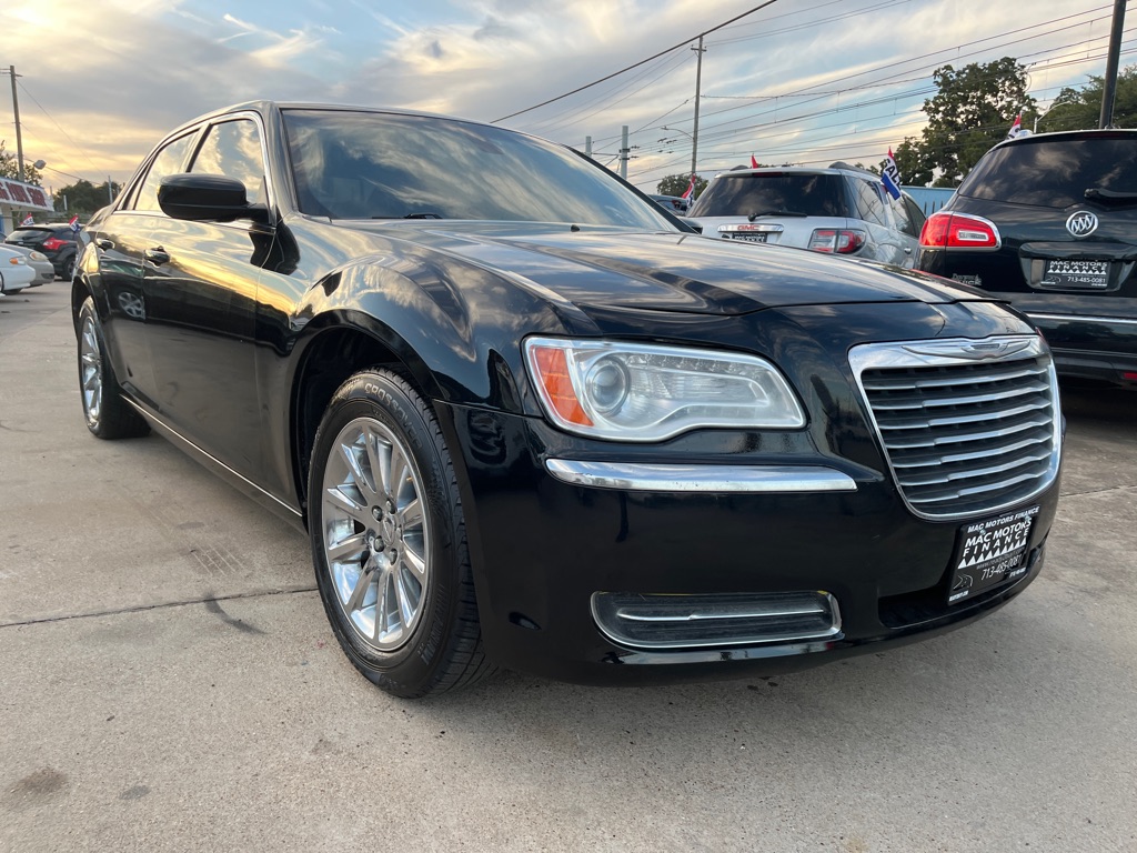 Photo 20 of this CHRYSLER 300