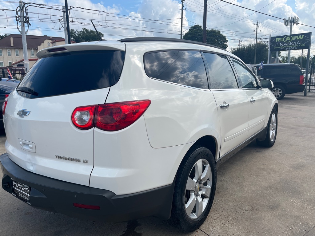 Photo 4 of this CHEVROLET TRAVERSE