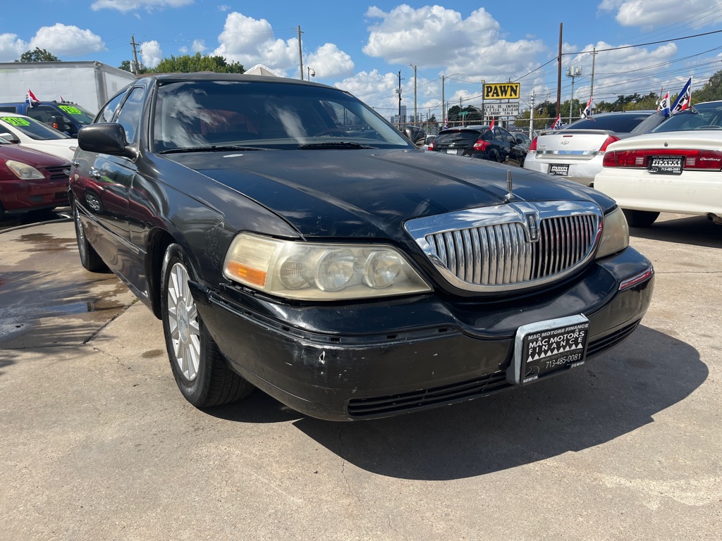 Photo 20 of this LINCOLN TOWN CAR