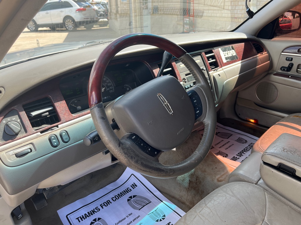 Photo 8 of this LINCOLN TOWN CAR
