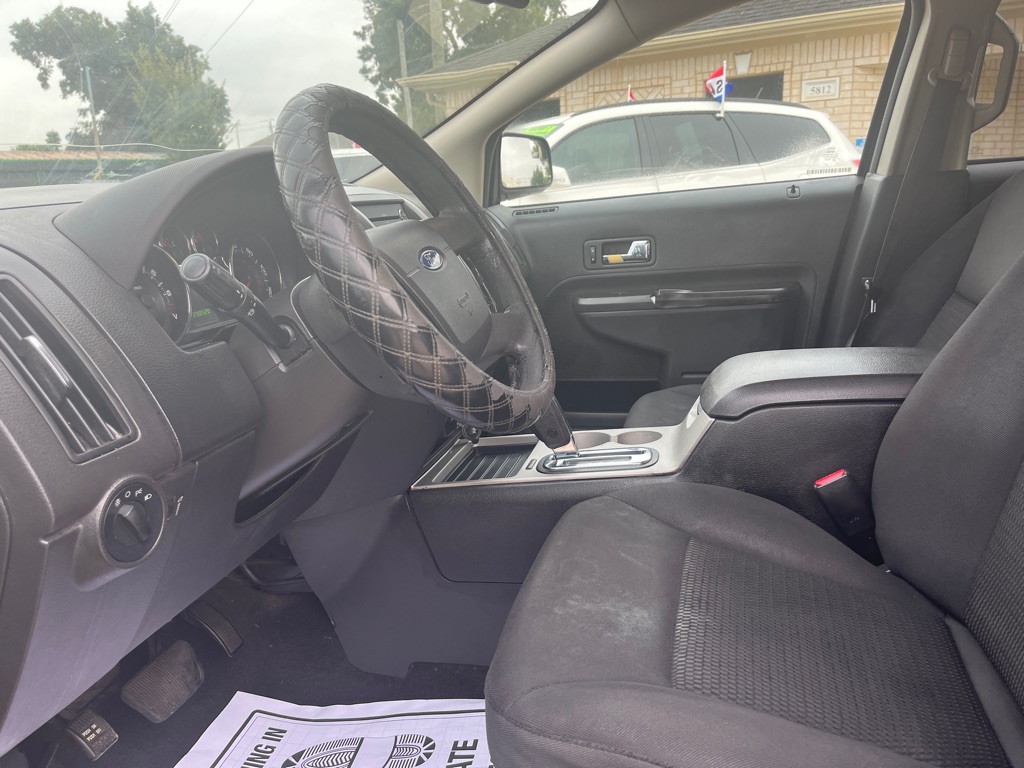 Photo 8 of this FORD EDGE