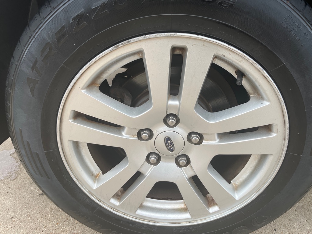 Photo 23 of this FORD EDGE