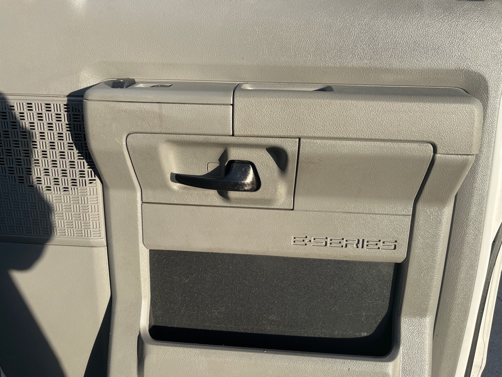 Photo 13 of this FORD ECONOLINE
