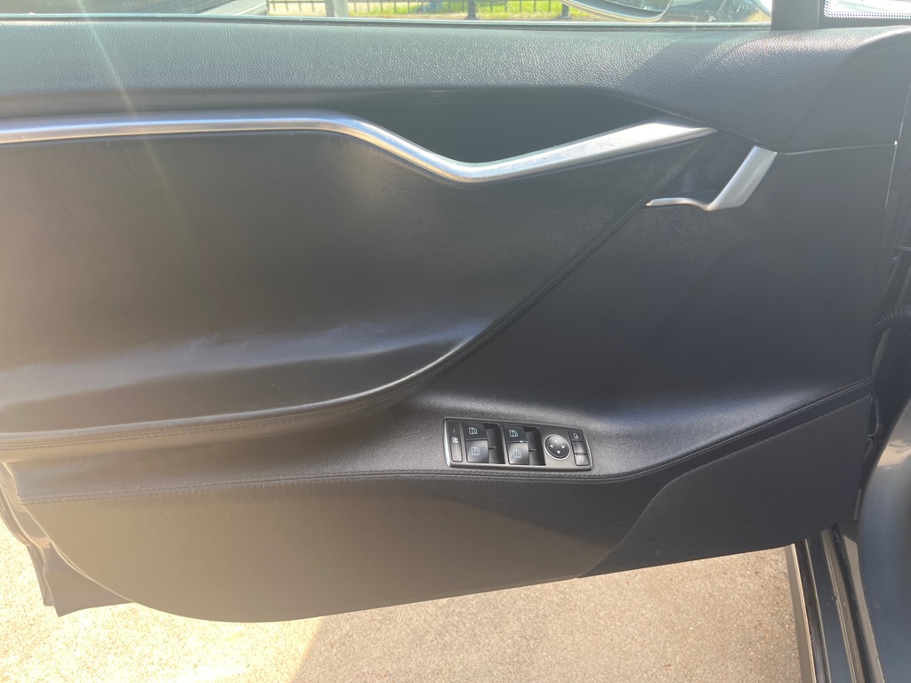 Photo 14 of this TESLA MODEL S