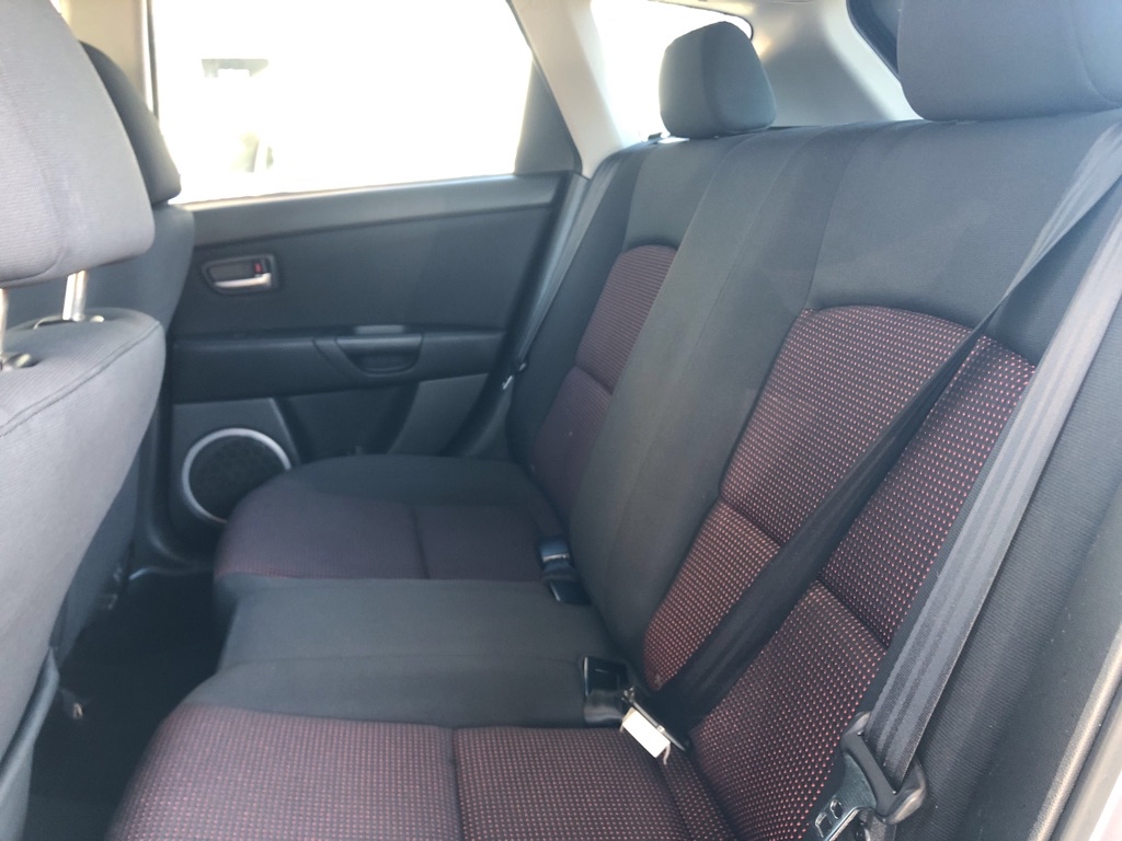 Photo 16 of this MAZDA 3