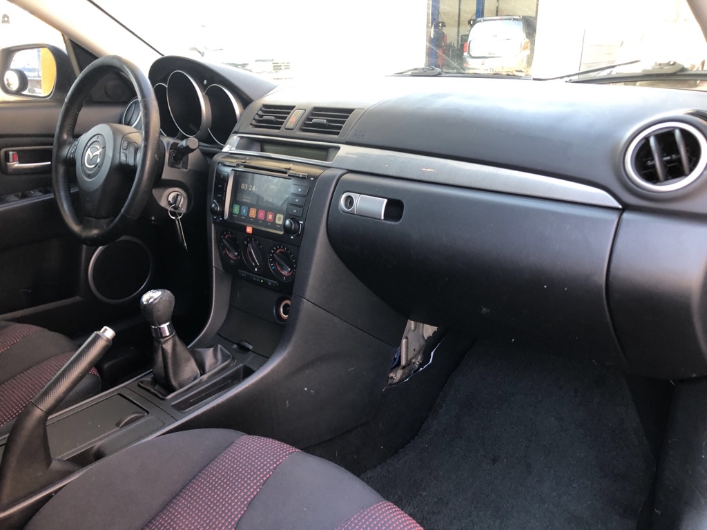 Photo 17 of this MAZDA 3