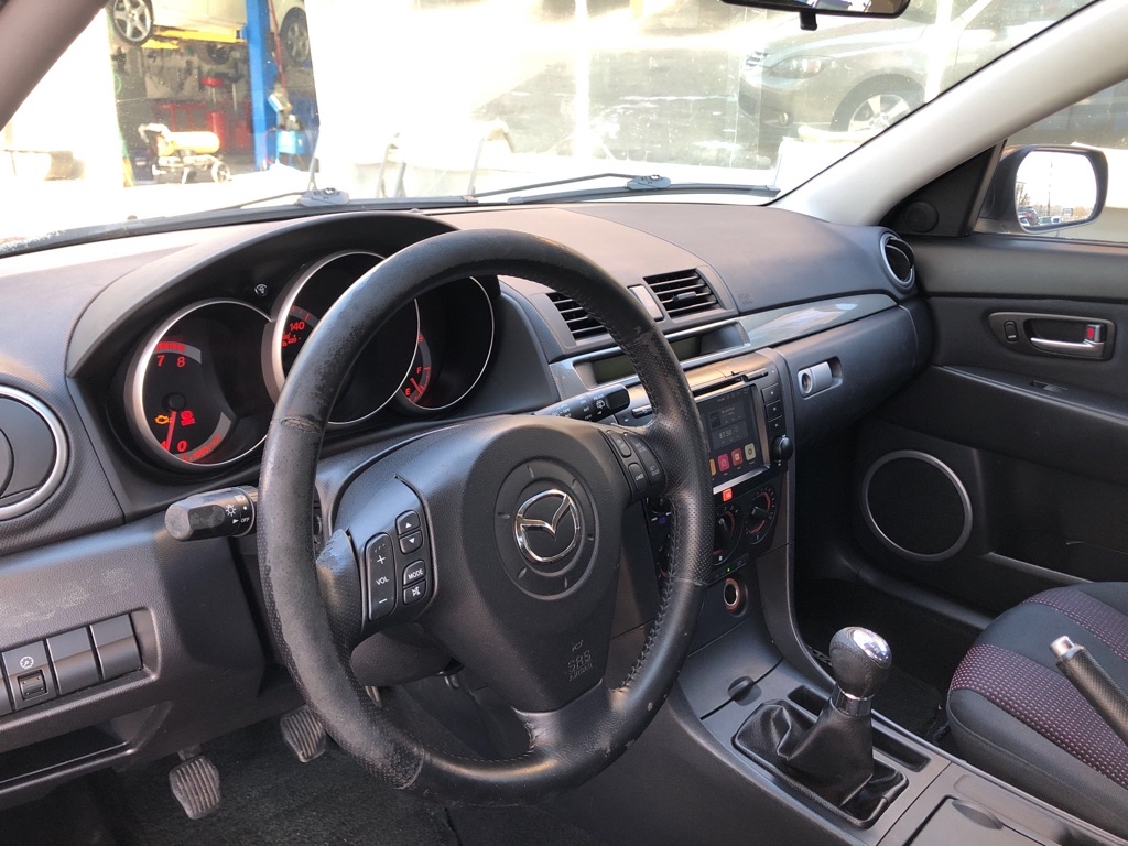Photo 12 of this MAZDA 3