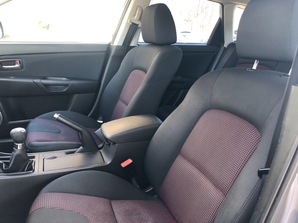 Photo 13 of this MAZDA 3
