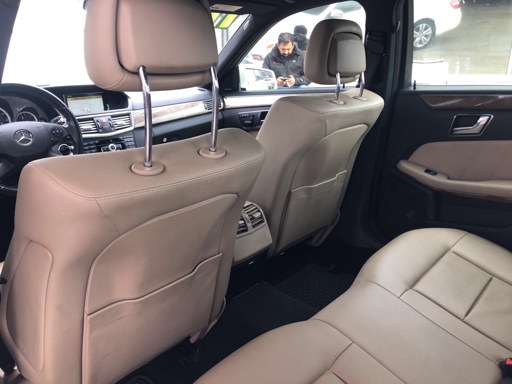 Photo 18 of this MERCEDES-BENZ E-CLASS