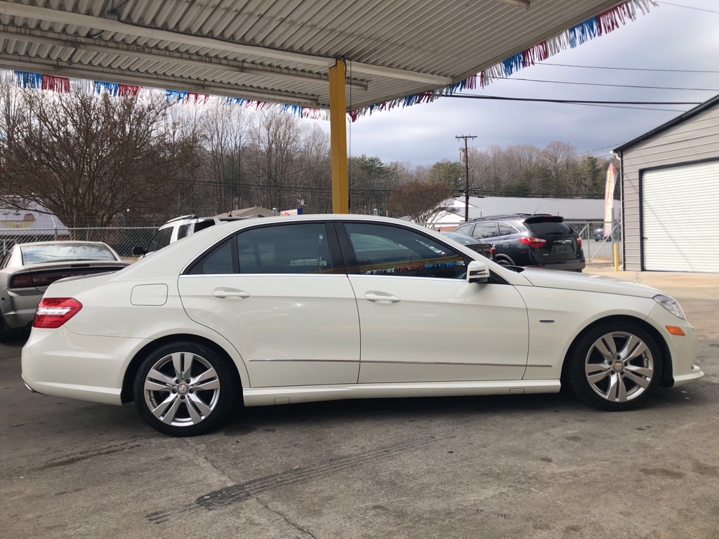 Photo 6 of this MERCEDES-BENZ E-CLASS