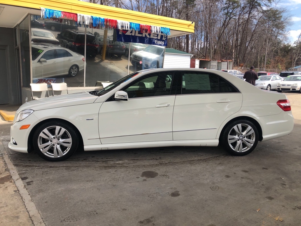 Photo 3 of this MERCEDES-BENZ E-CLASS