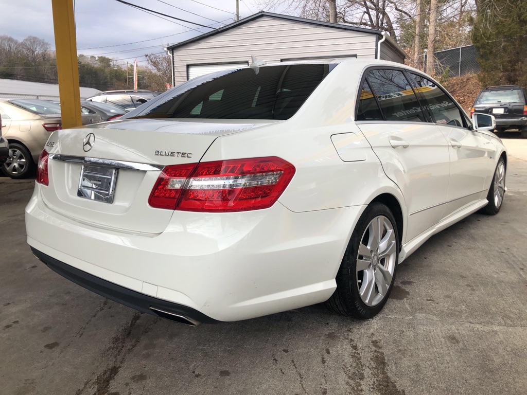 Photo 7 of this MERCEDES-BENZ E-CLASS